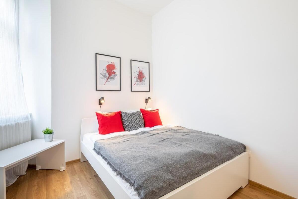 Excellent Location Magnificent Flat Apartment *