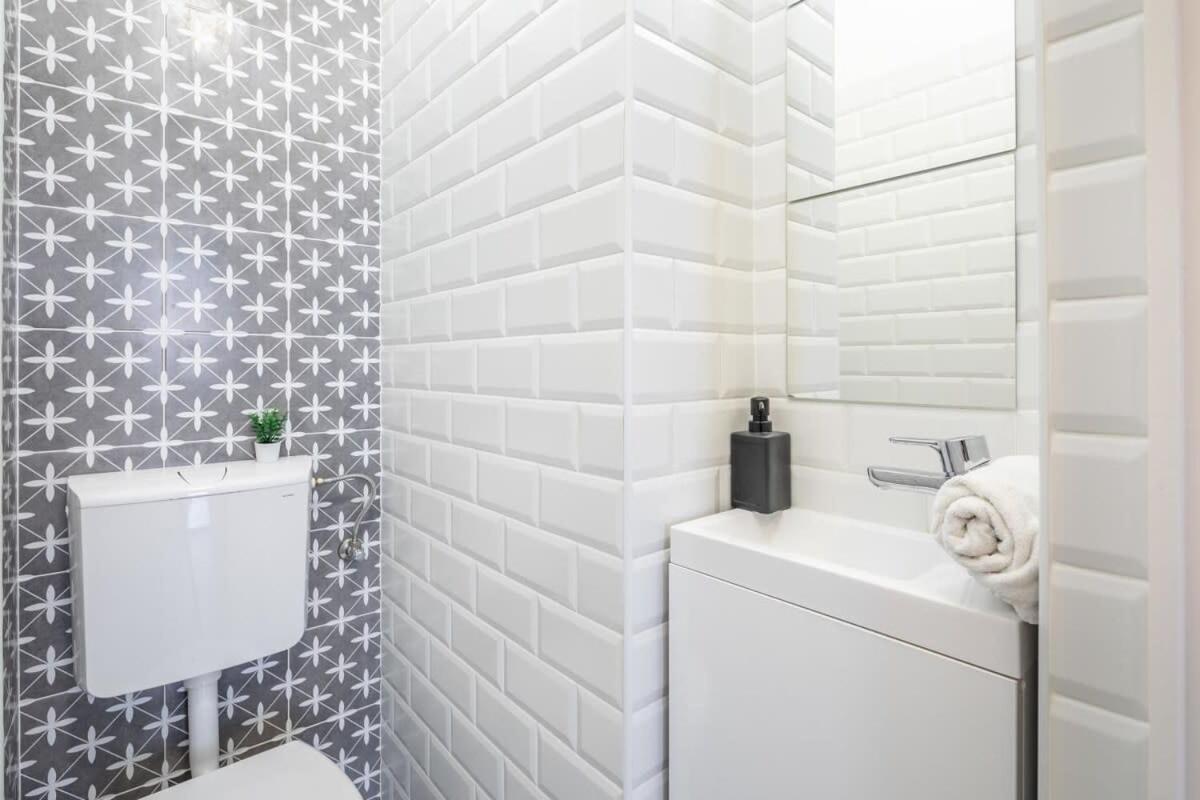 Excellent Location Magnificent Flat Apartment *