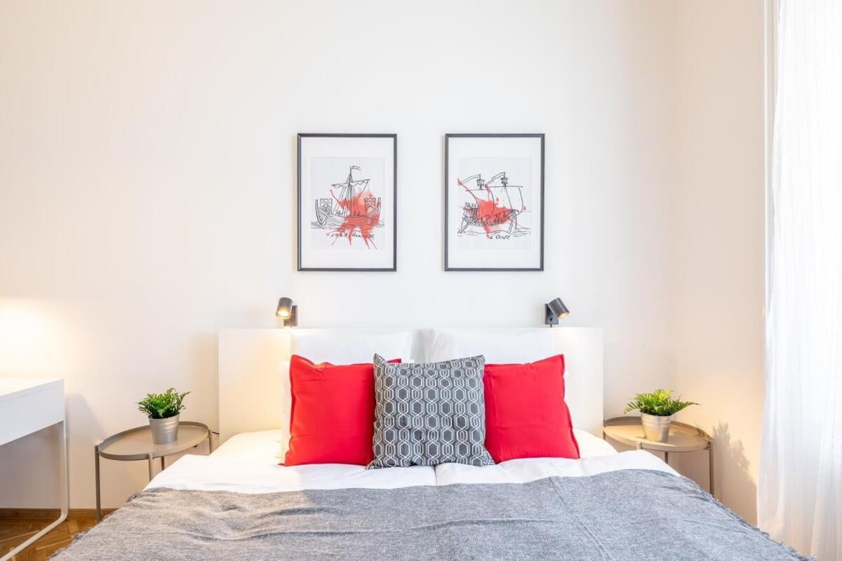 Excellent Location Magnificent Flat Apartment *