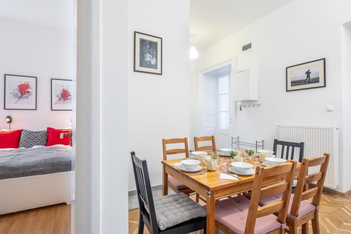 Excellent Location Magnificent Flat Apartment