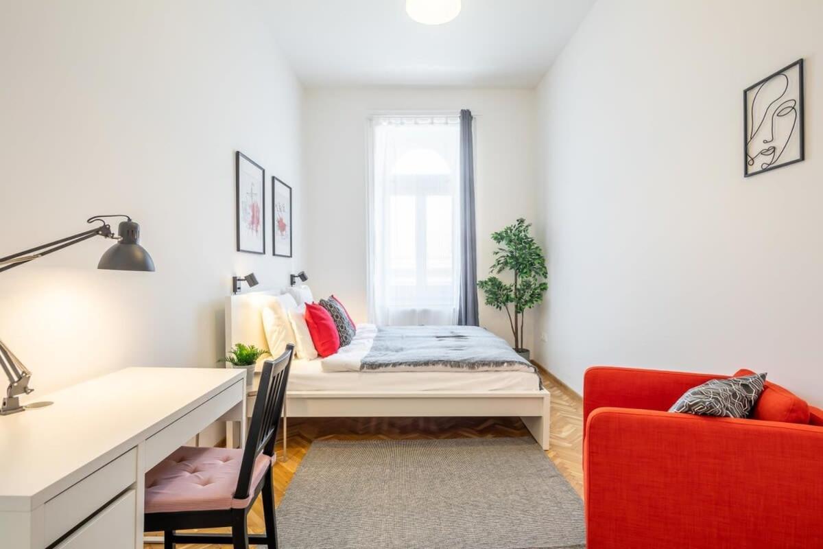Excellent Location Magnificent Flat Apartment *